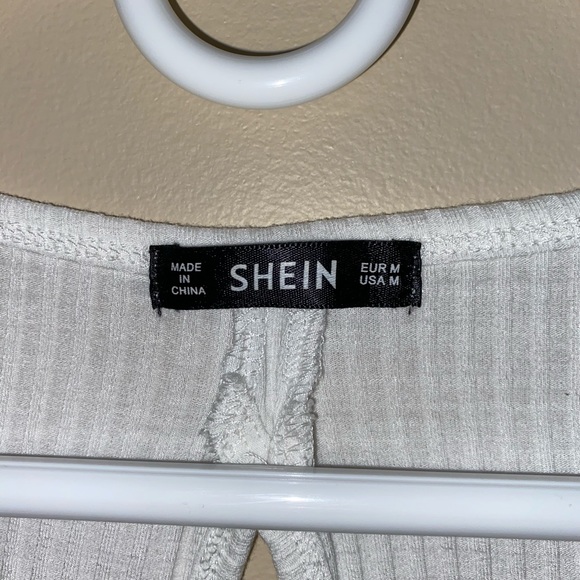 SOLD White cut out cropped top - Picture 4 of 4